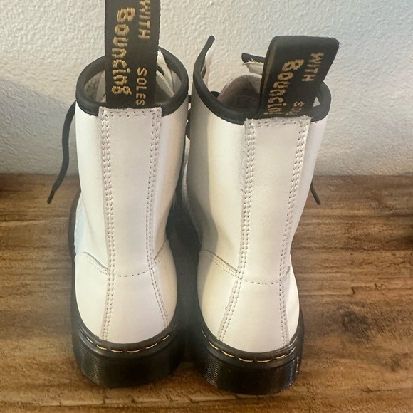 White Doc Martens. NEVER WORN. Size 6 or 38 - Picture 3 of 5
